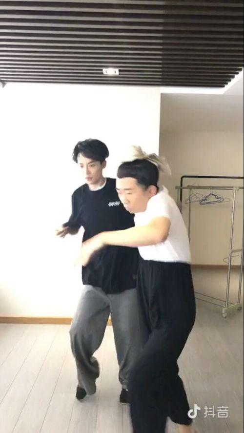 杨迪抖音爆料视频,揭秘娱乐圈幕后故事